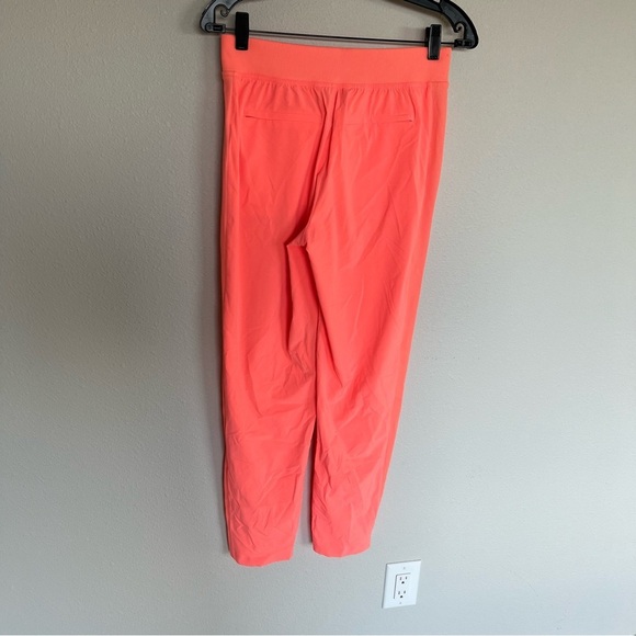 NWOT Athleta Brooklyn Ankle Pants Peach Casual Activewear Athleisure Women’s 2 - Picture 6 of 10